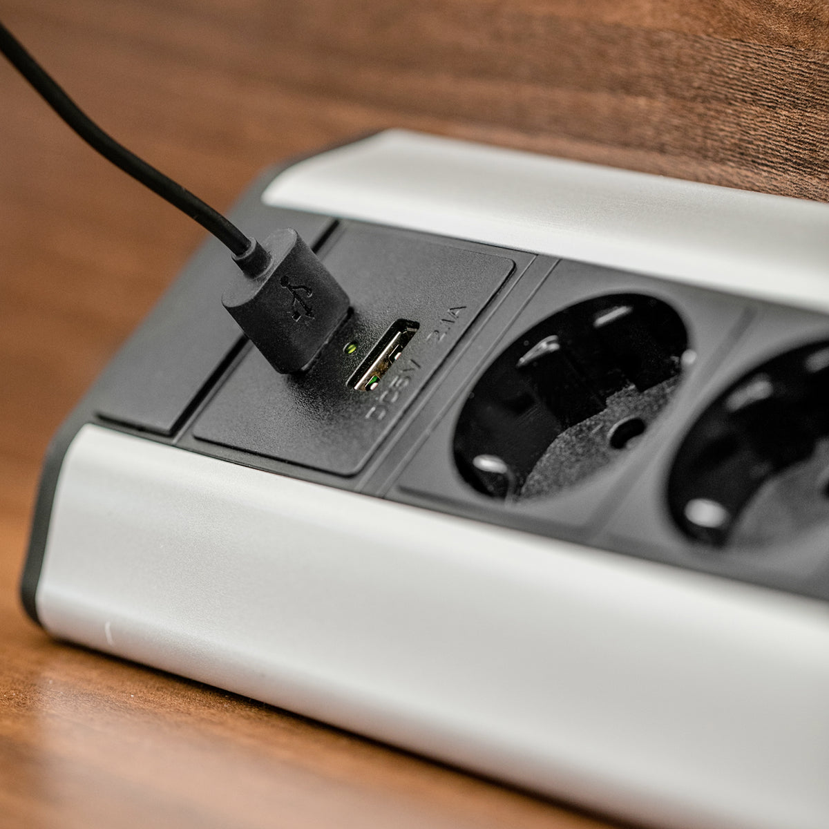 3-fach Ecksteckdose Tischsteckdose Bodensteckdose / mit 2 USB Anschlüssen / ideal für Küche Büro / silber schwarz