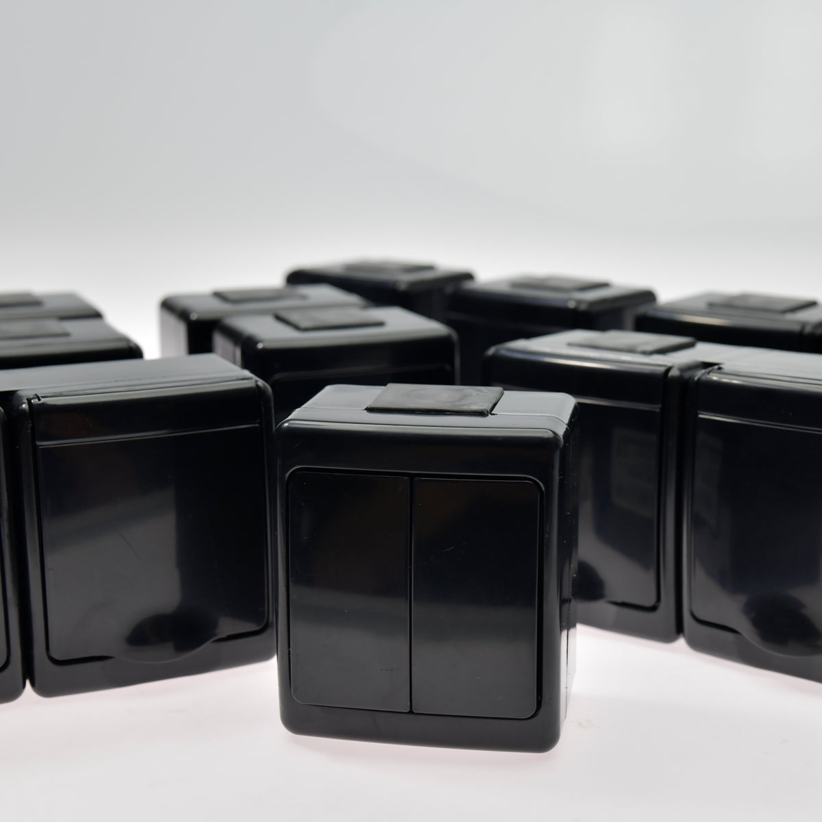  Aufputz-Serie in schwarz: Lichtschalter / Wechselschalter / Taster / Doppelschalter / Steckdose 1-fach, 2-fach oder 3-fach / Feuchtraum, IP44